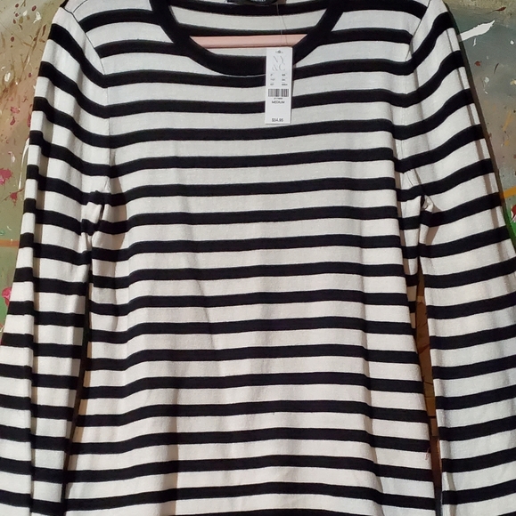 NEW YORK &COMPANY long sleeve sweater blouse - Picture 3 of 9